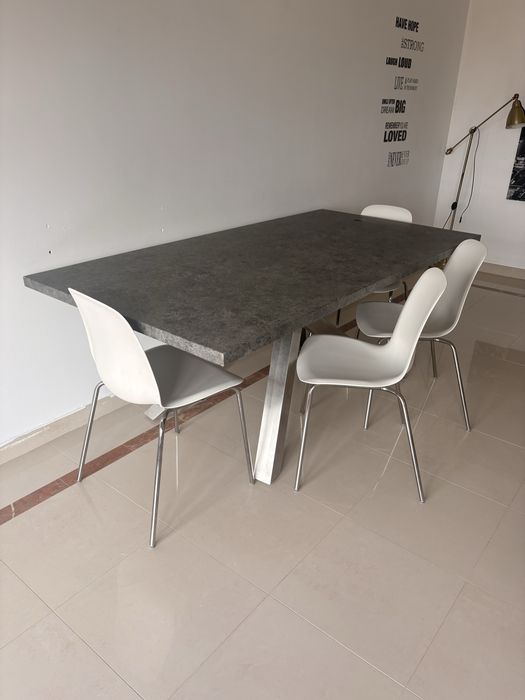 Mesa de sala cinza