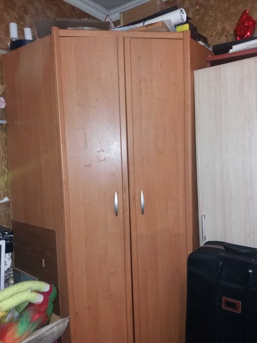 Продам срочно угловой шкаф