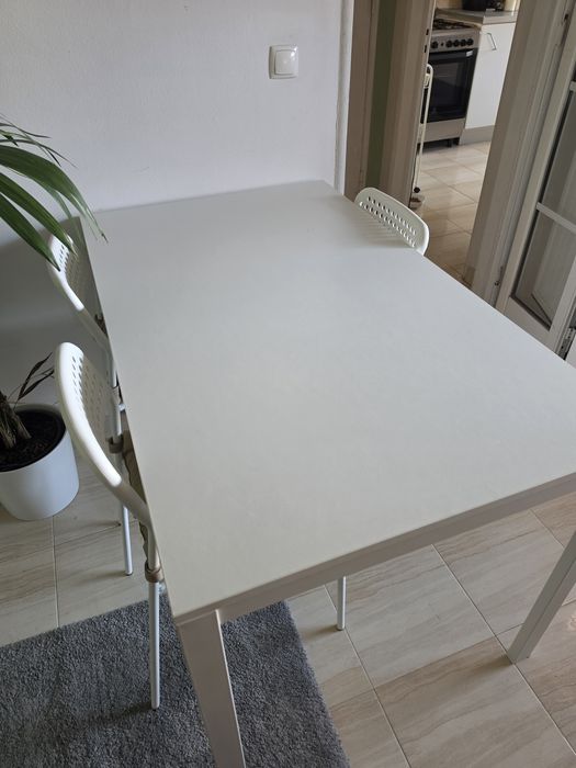 **IKEA **Mesa VIHALS branco, 125x74 cm/ IKEA - Cadeiras SANDSBERG banco - CoximMALINDA
Almofada p/cadeira, bege claro, 40/35x38x7 cm