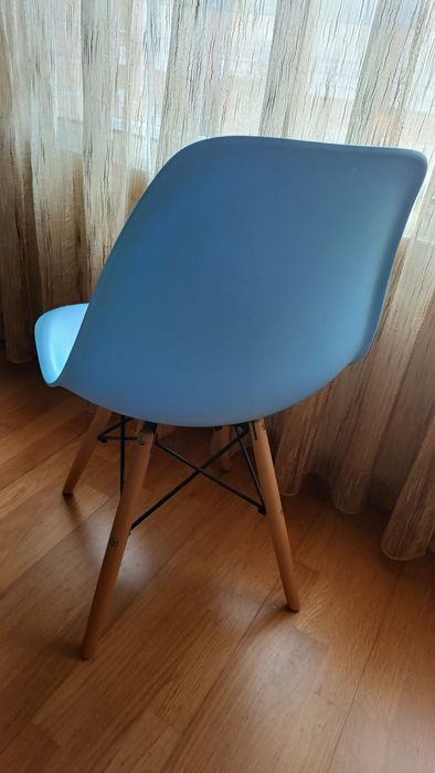 Cadeira estilo nórdico (tipo Eames)