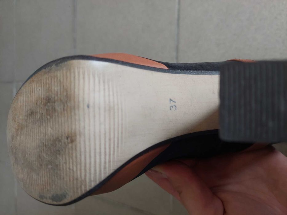Buty na obcasie - sandałki beżowe, obcasy brązowe i fioletowe