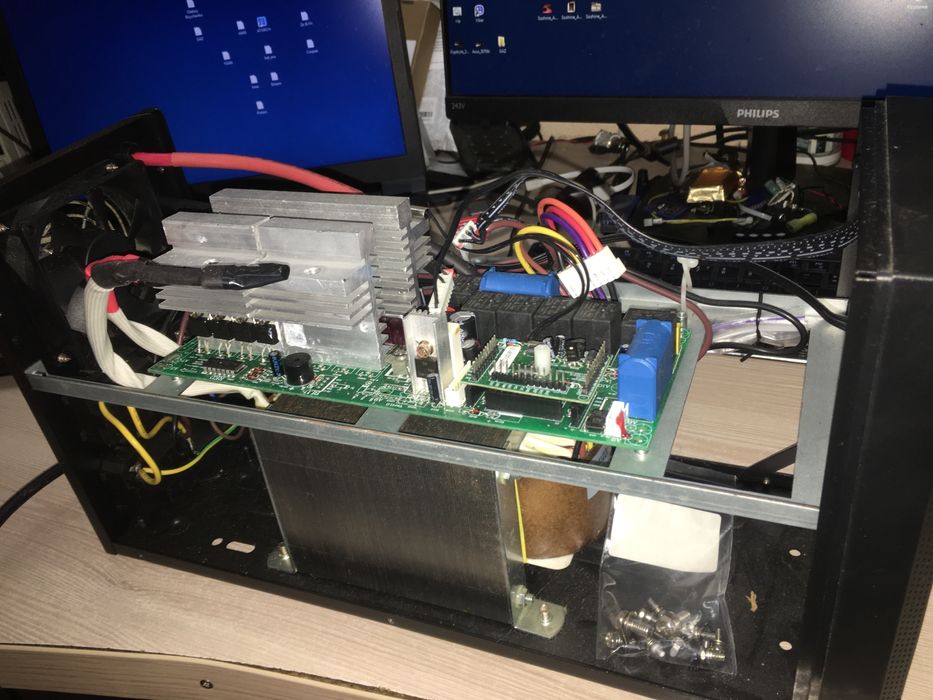 ДБЖ Ritar RTSW-1500 LCD 1050 Вт (не працює)