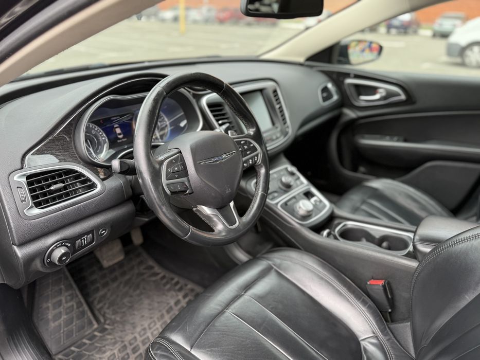 Продаж авто Chrysler 200C