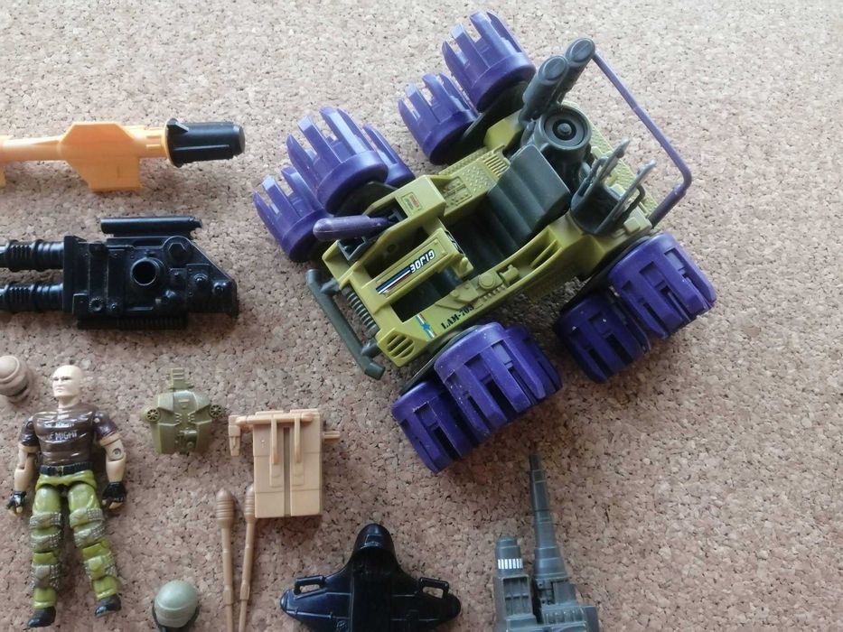 Conjunto Gi.I.Joe bonecos e veículo
