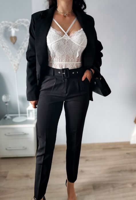 Garnitur damski elegancki z paskiem