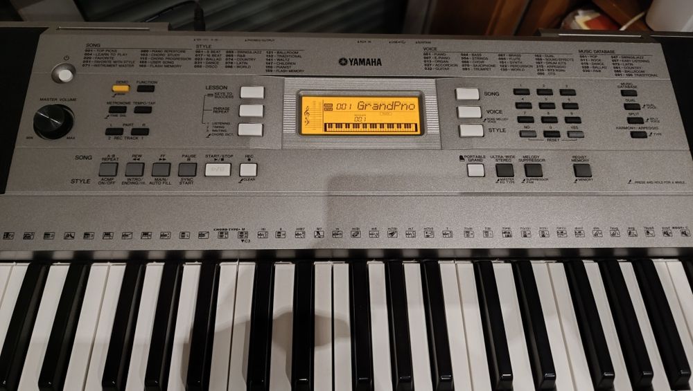 Teclado Yamaha PSR-E353