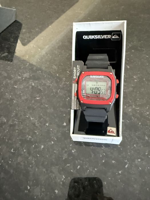 Relógio Quiksilver Preto Vermelho