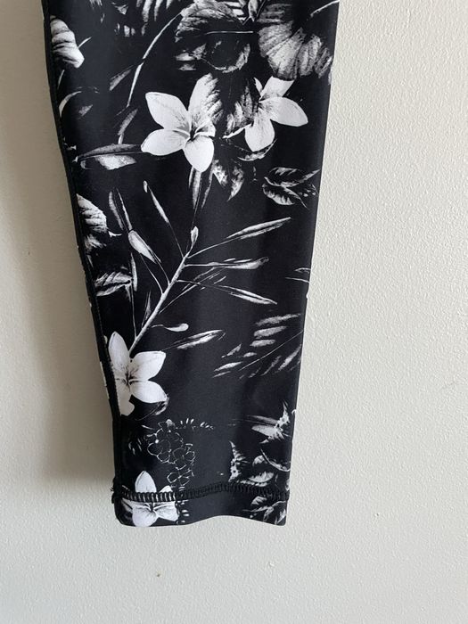 Sportowe legginsy w kwiatki r.S