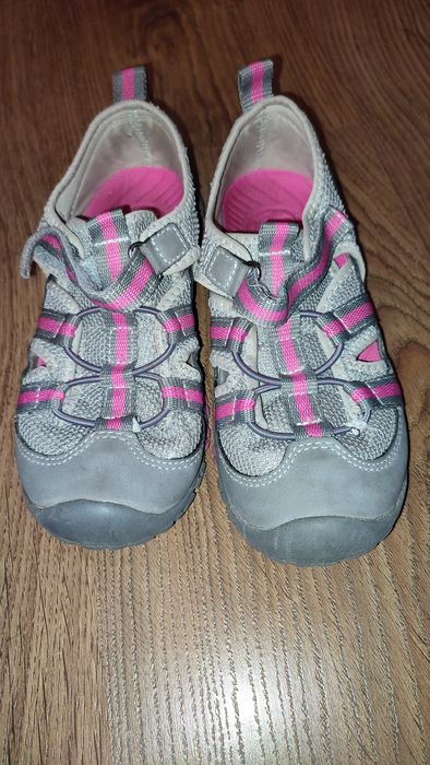 Дитячі сандалі для дівчини