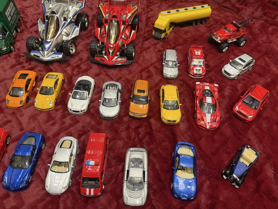 Машинки є і в хорошому стані і не багато в поганом цена 200 грн за 1