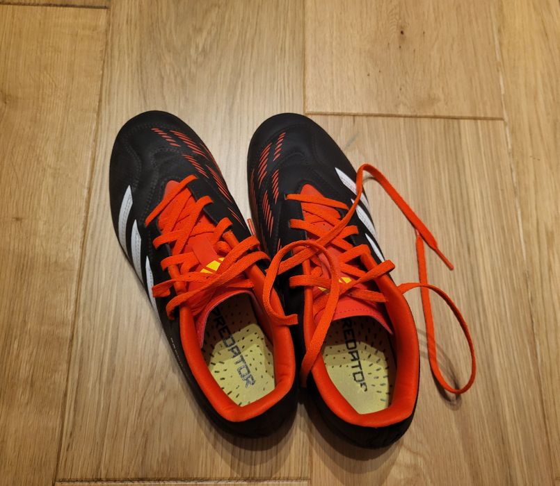 Korki adidas stan idealny 39 1/3, długość wkładki 23 cm