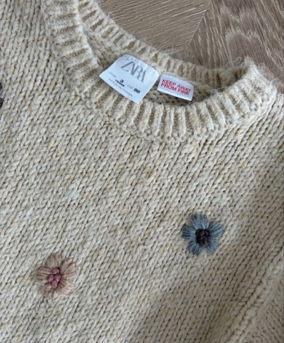 Sweter Zara haftowane kwiaty 98cm