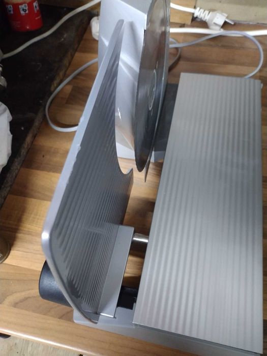 Máquina /Cortador de Charcutaria (Alimentação)