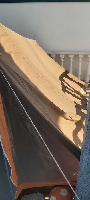 Tenda de campismo com pouco uso