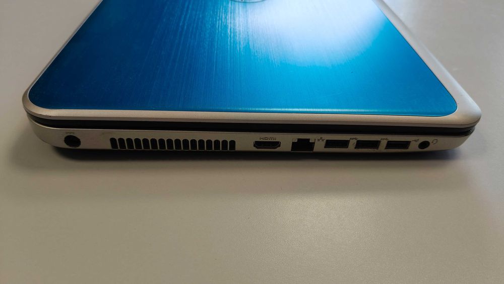 Laptop 17" Dell Inspiron 5735 AMD A8 / 4GB / 256GB / Windows 10