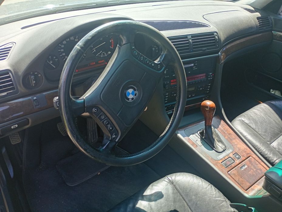 BMW E38 740I хорошее состояние