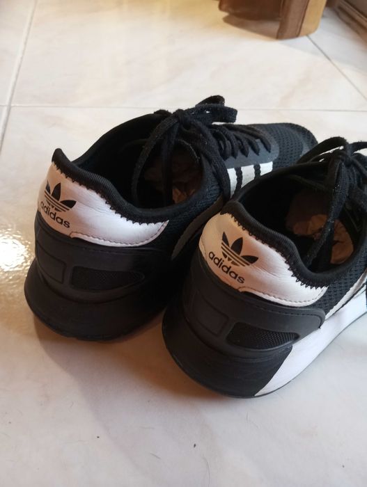 Ténis Adidas originais e seminovos