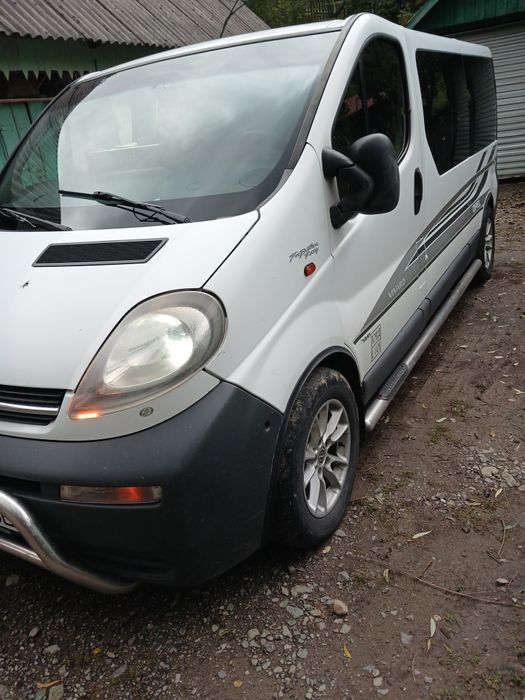 Продам бус Опель Віваро