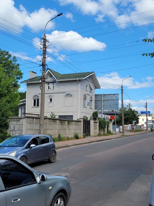 Приміщення і ділянка біля ринку.  Червона лінія.