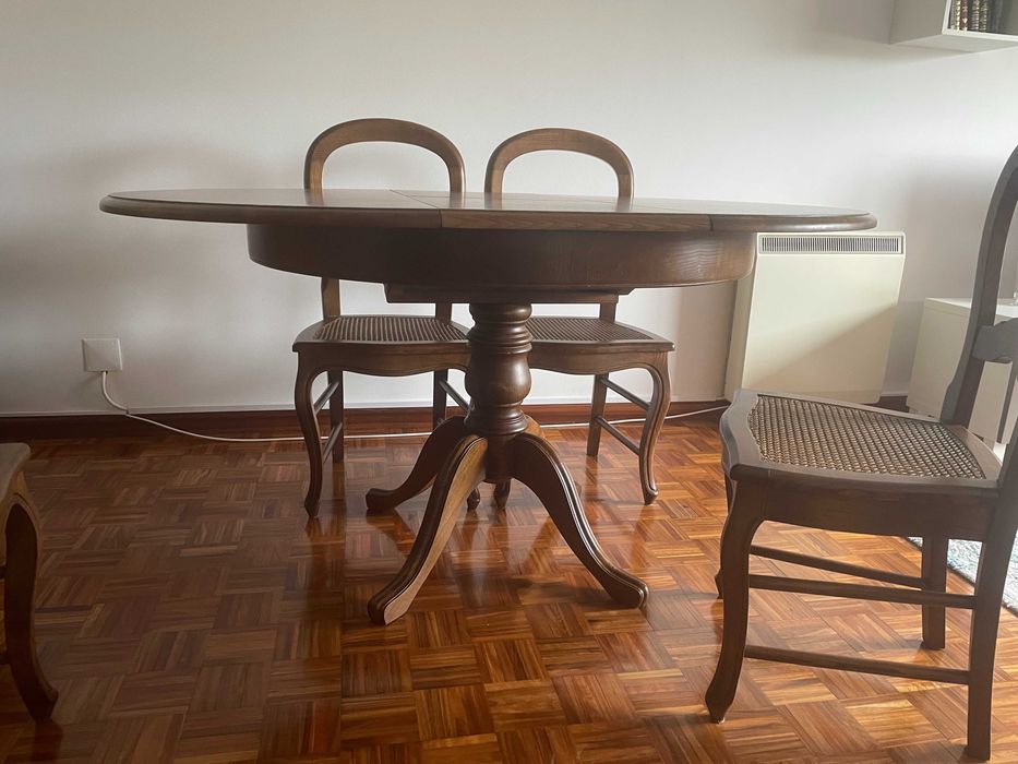 Mesa de jantar com 4 cadeiras