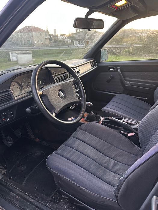 Mercedes 190d.