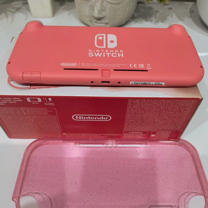 Nintendo Switch Lite Coral