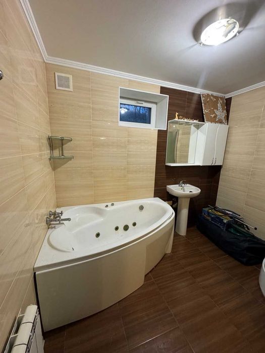 Продам сучасний 2-поверховий будинок у с. Кочережки