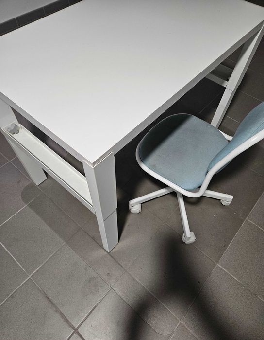 Conjunto (secretária + cadeira)