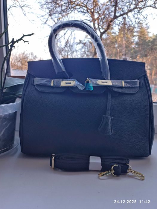 Сумка Hermes нова в чорному кольорі.