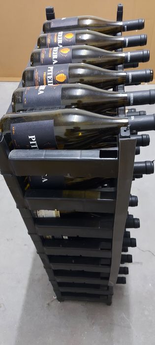 Garrafeira em fibra.