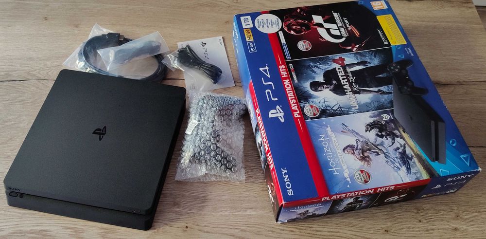 Prawie Nowa Konsola Sony PlayStation 4 Slim PS4 1TB Pamięci Oryginalny Komplet + 2 GRY !