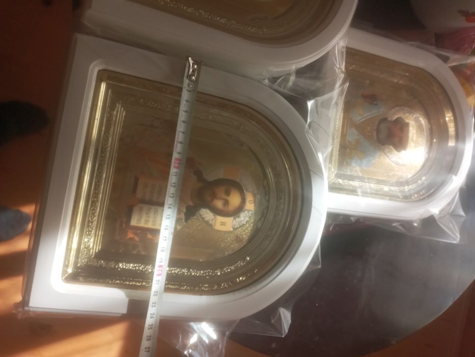 Ікони в дерев'яній рамці