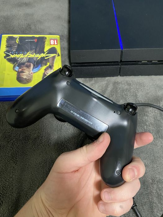 Продаю SONY PS 4