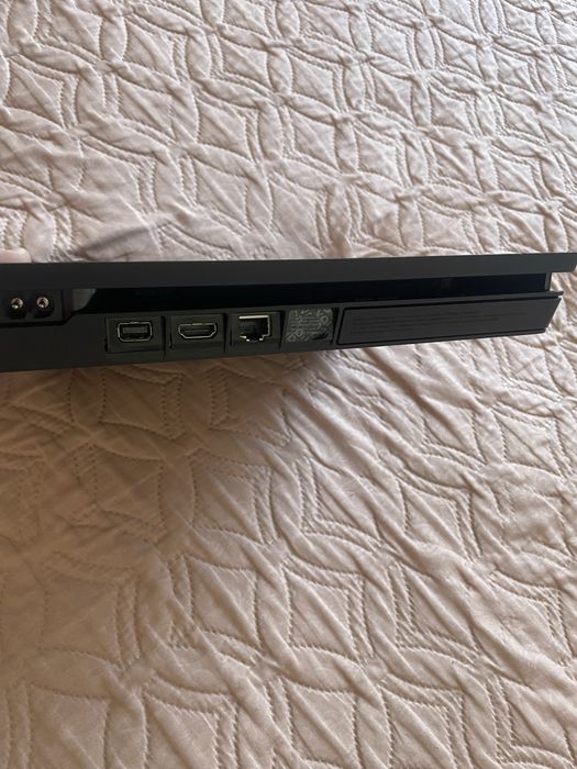 Sony PlayStation 4  1 TB