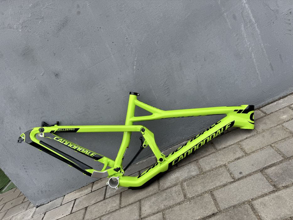 Rama Cannondale Jekyll 27,5 S M carbon Powystawowa