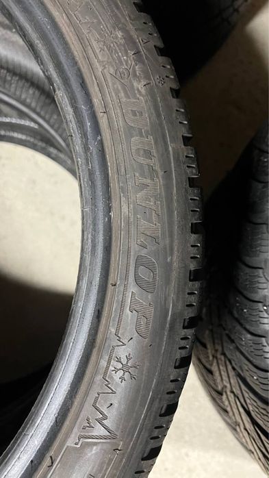 Пара зимової гуми 275/35/19