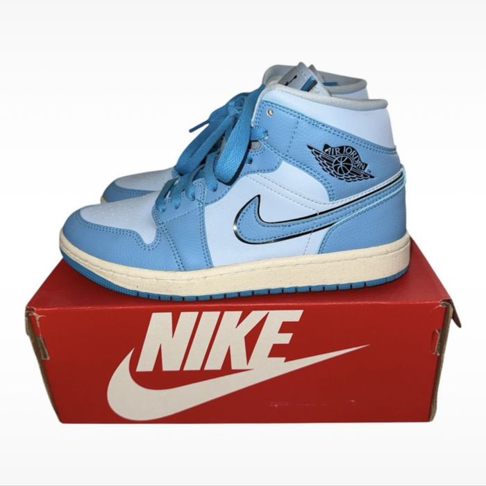 Ténis Air Jordan 1 Mid SE Ice Blue