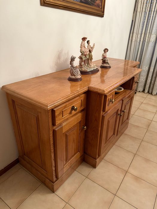 Aparador de sala em madeira