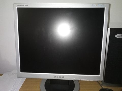 Computador fixo (em funcionamento)64862654922753124