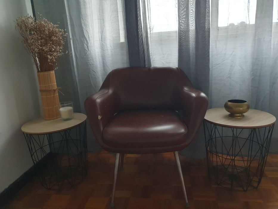 2 mesas de apoio/cabeceira