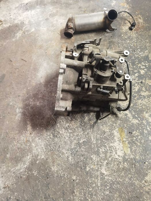 C. Velocidades/Catalizador/M. de Arranque - Mitsubishi Colt 1.5 Diesel
