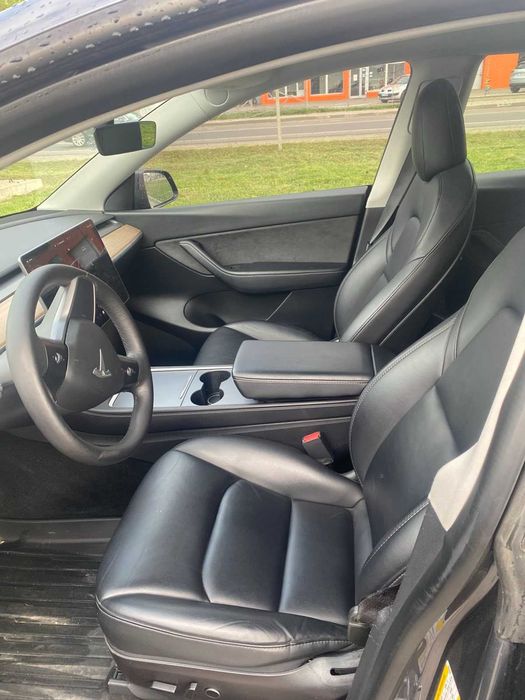 Продам авто Tesla Model Y