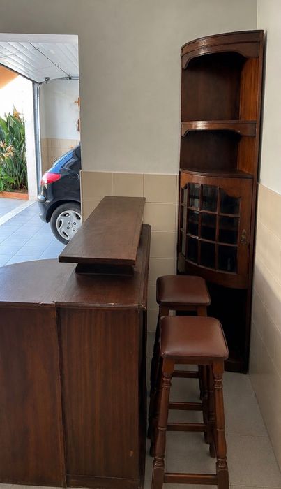 Bar em Madeira com Garrafeira