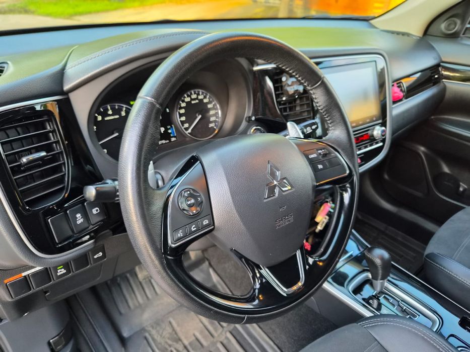 Mitsubishi Outlander  Мітсубісі Аутлендер
