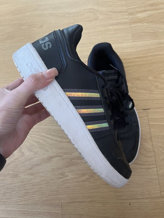 Кросівки adidas жіночі