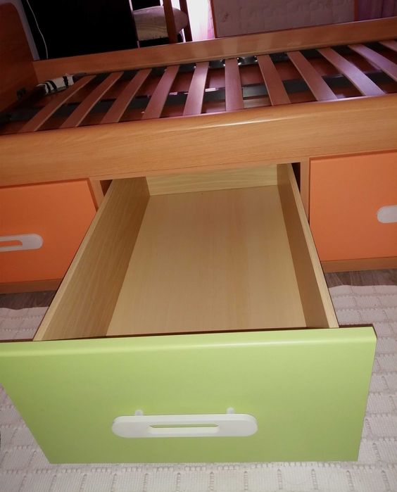 Cama solteiro com 4 gavetas e estrado