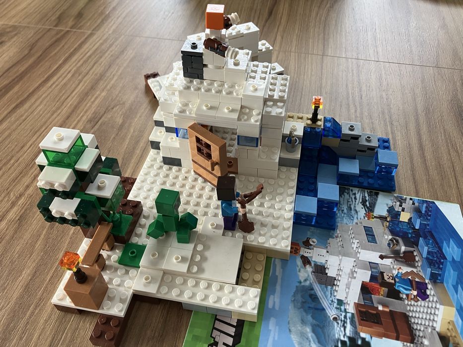 LEGO 21120 Śnieżna kryjówka Minecraft