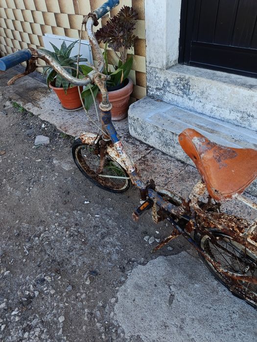 Bicicleta socal  antiga de criança