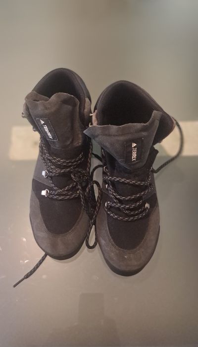 Botas adidas, sapatilhas vans