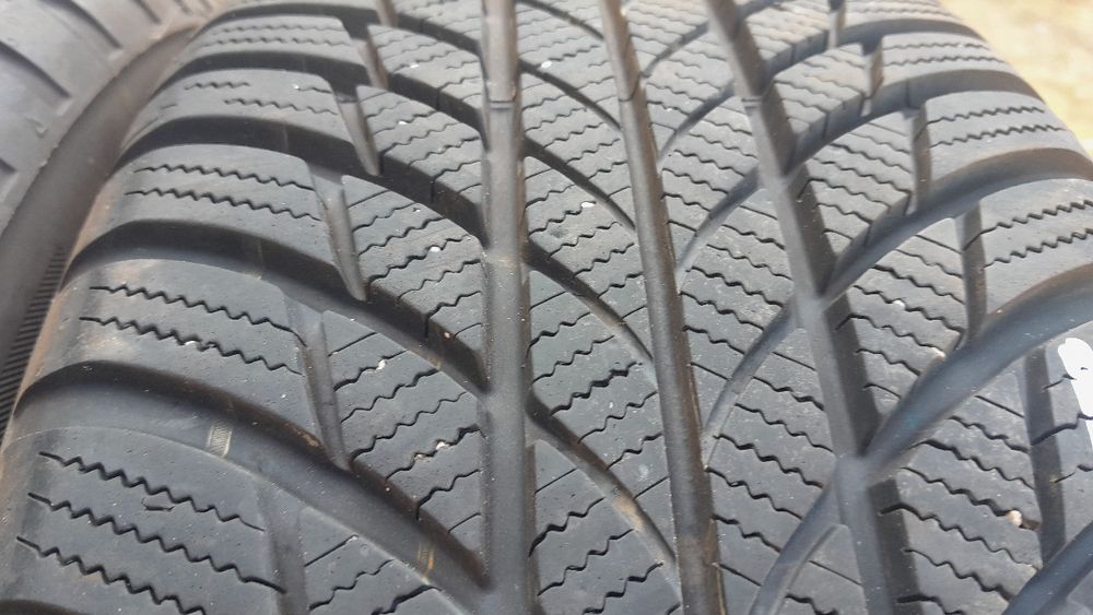 Opony Zimowe 205/60/16.BRIDGESTONE.8 mm.Adres-ZALESIANY 33 A-przy rondzie(niebieskie banery)PISEMNA GWARANCJA
